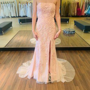 fitted lace with floral vine details